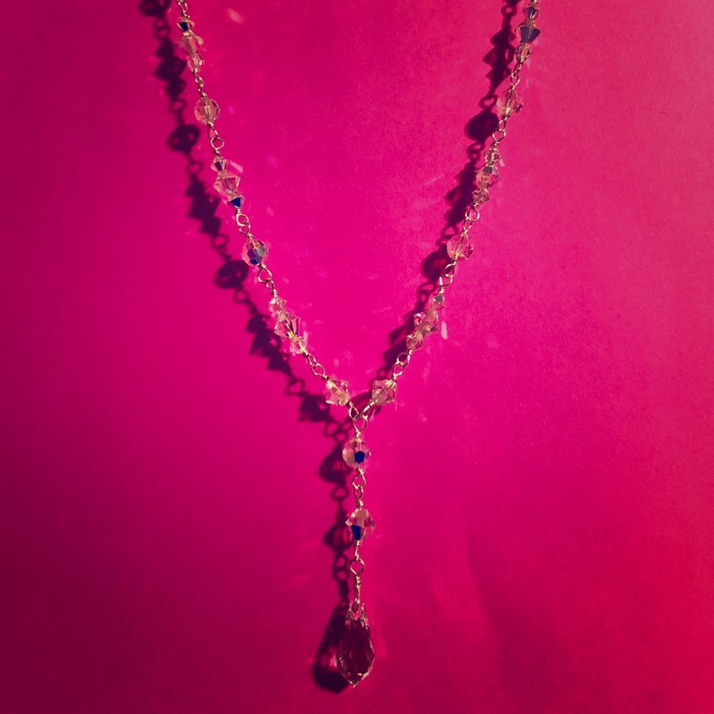 Gorgeous crystal necklace and earring set.